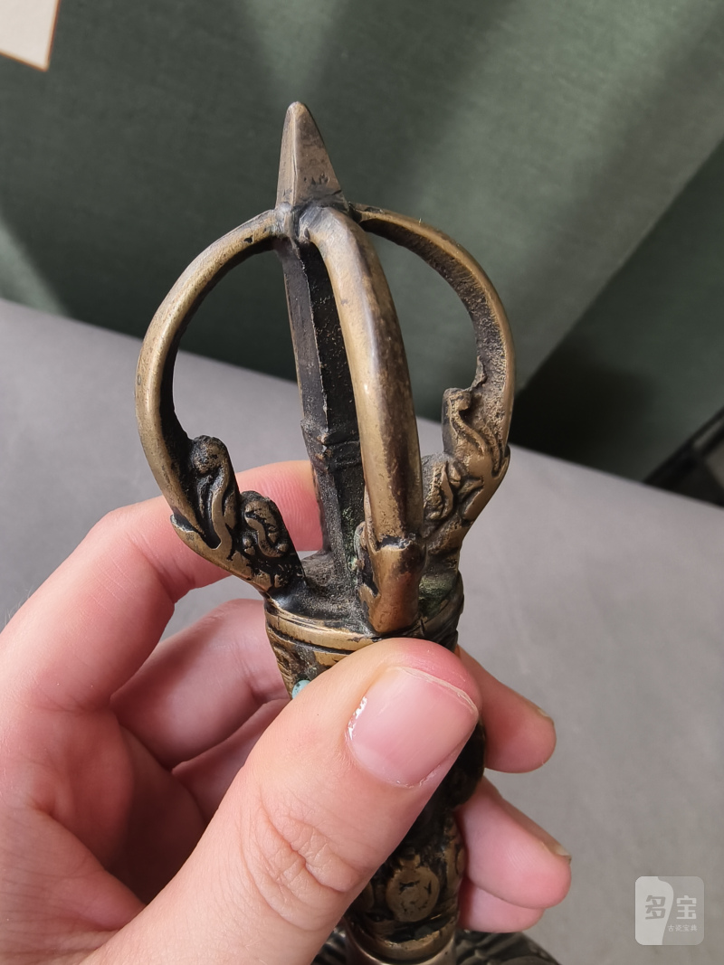 A metal bell (ghanta) and a phurbu - 图20